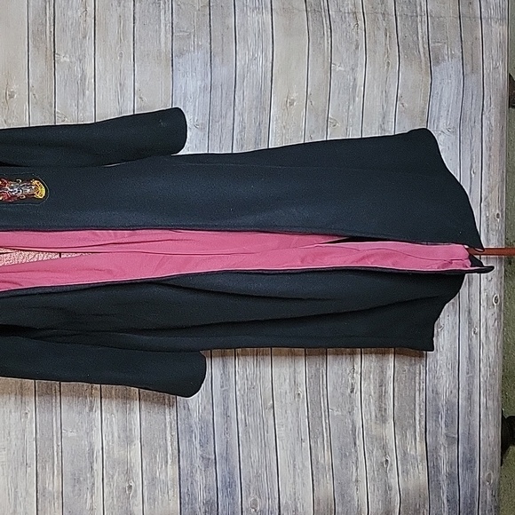 Harry Potter Griffindor Robe - Picture 2 of 7